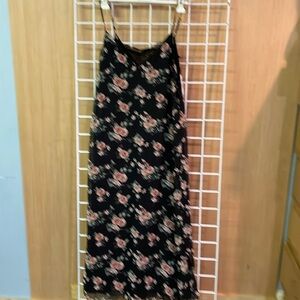 SugarLips V-neck sleeveless flowered dress. Lace at neck. NWT